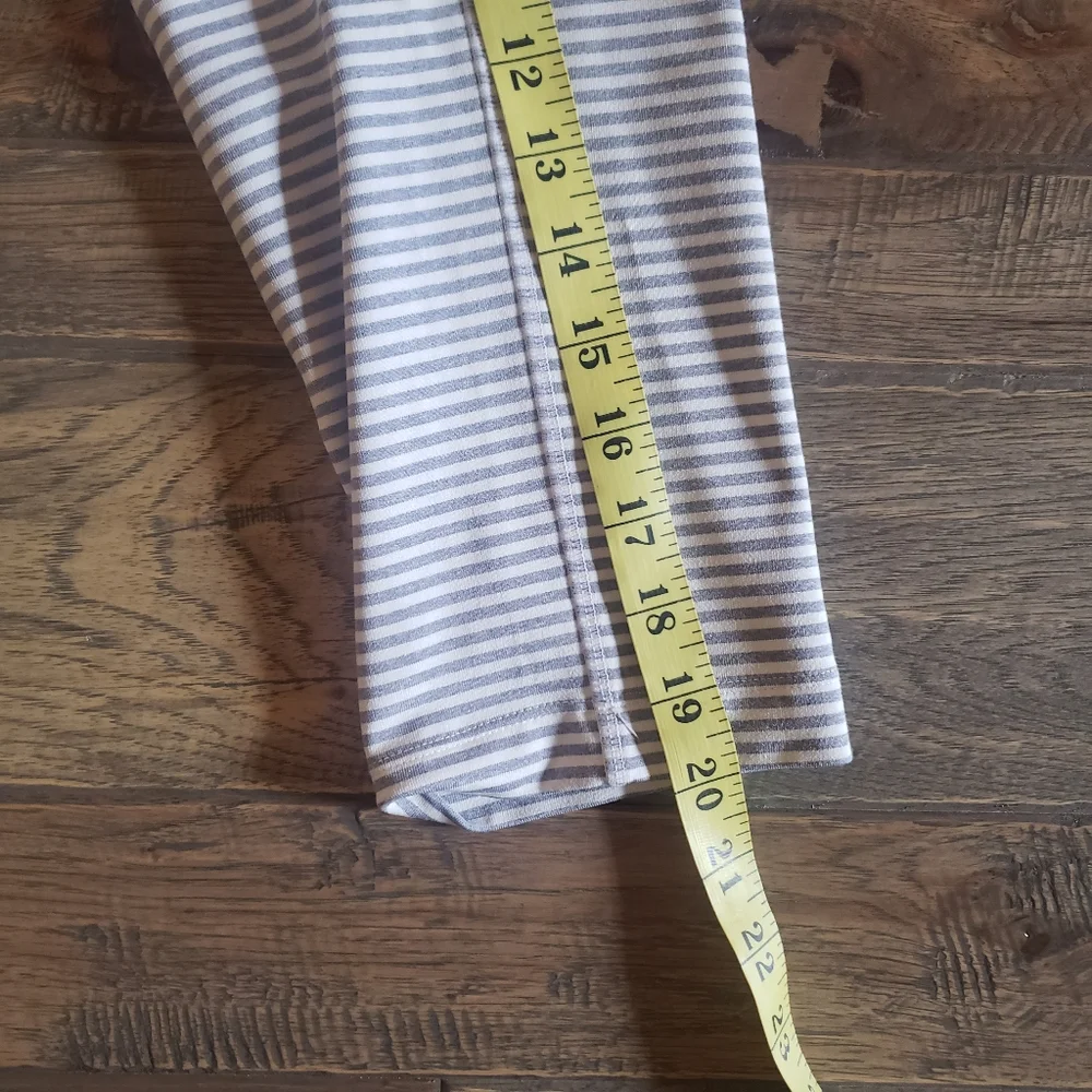 MPG | gray and white striped cropped athletic workout leggings - Picture 8 of 8